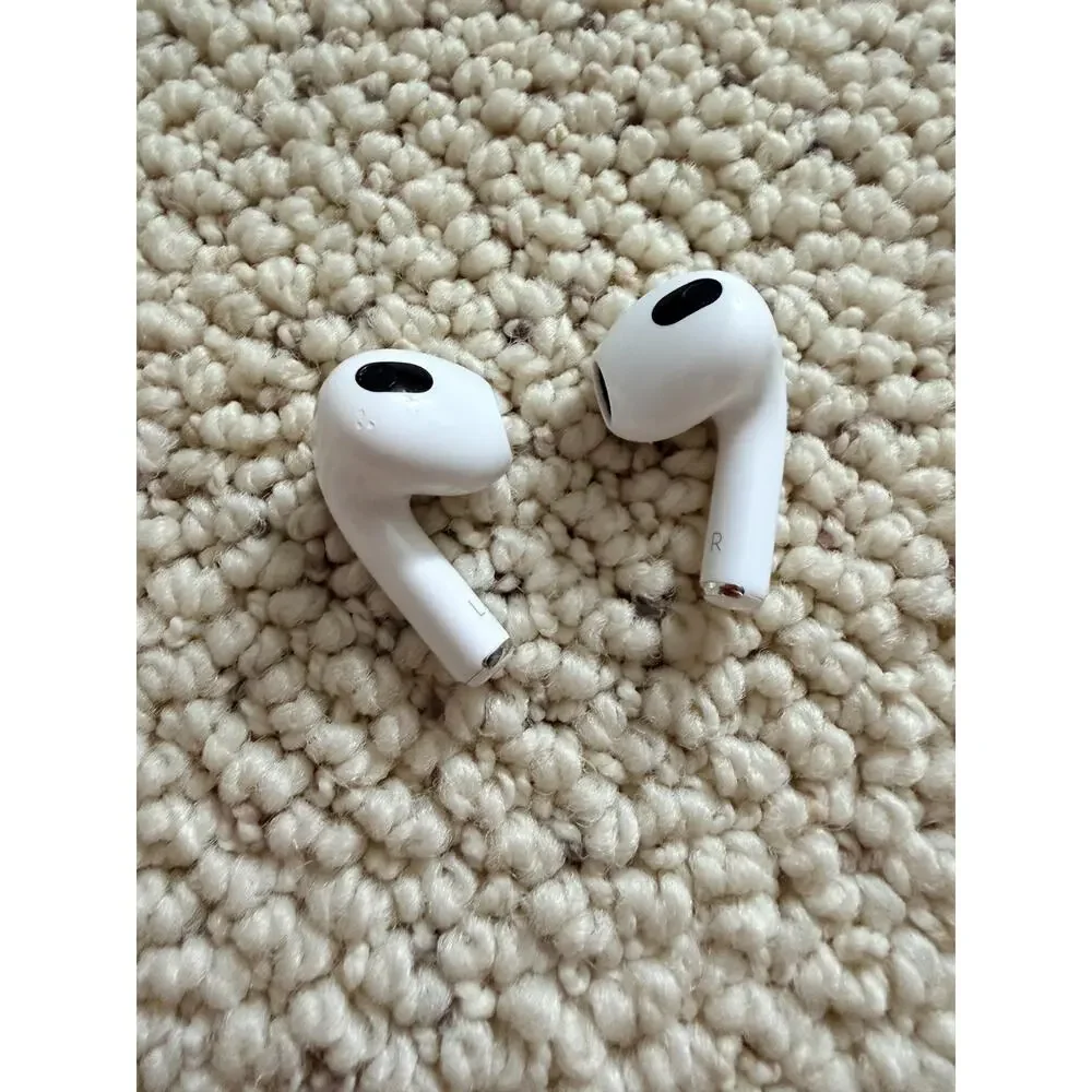 Apple AirPods 3rd Generation MagSafe Charging Case MME73AM/A White Tested Good